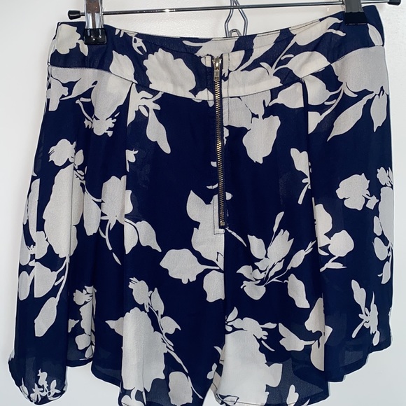 blue and white floral flowy high waist shorts - Picture 2 of 2